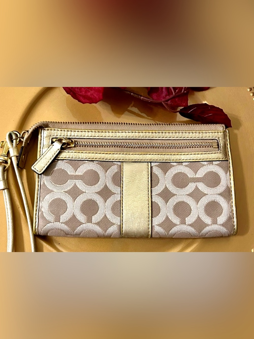 COACH Julia Op Art Signature Zippy Wallet Wristlet.-